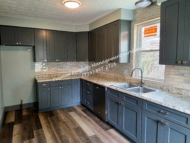 Building Photo - 911 4th Ave