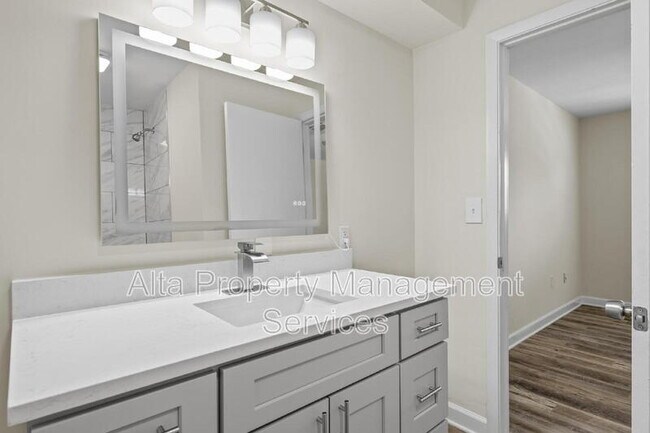 Building Photo - 11359 Bedford Oaks Dr