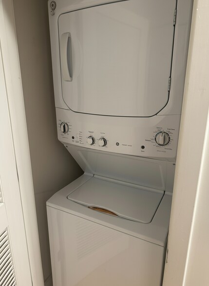 Building Photo - 4101 Albemarle St NW