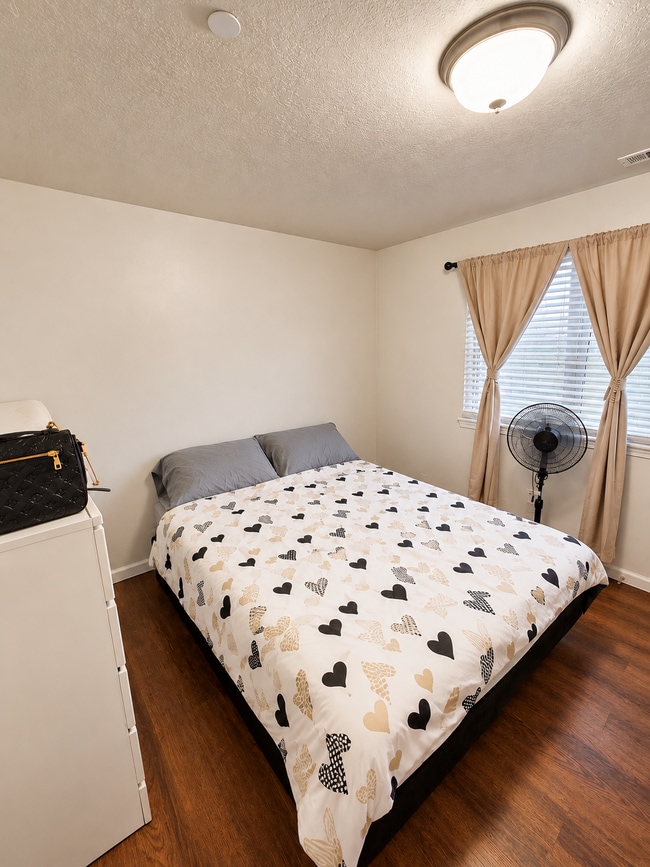 Building Photo - Charming 3-Bed, 2 Bath Condo in Pleasant Grove
