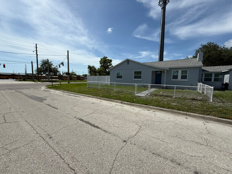 Building Photo - 4855 Fairfield Ave S