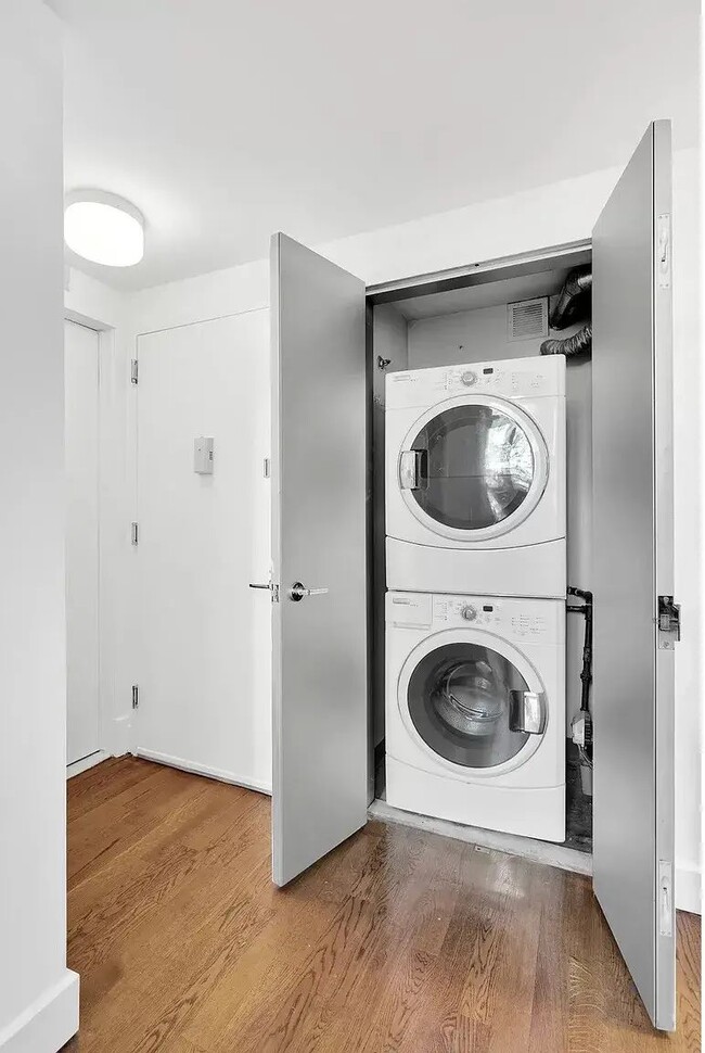 Building Photo - Perfect 1Bedroom Available