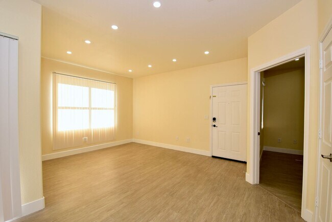 Building Photo - Upgraded & Charming Two-Bedroom Condo with...