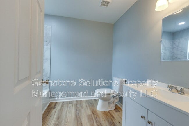 Building Photo - 2930 Primrose Cir