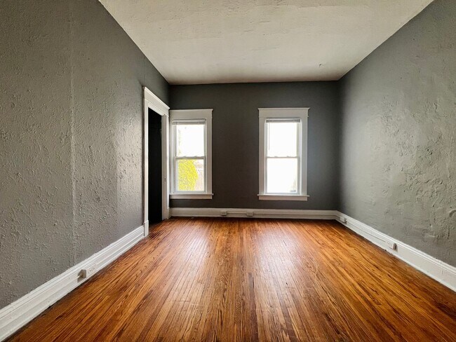 Building Photo - 3915 Willys Pkwy