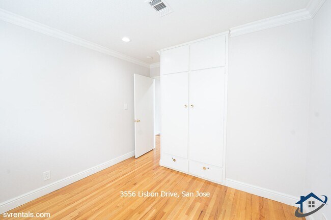 Building Photo - 3556 Lisbon Dr