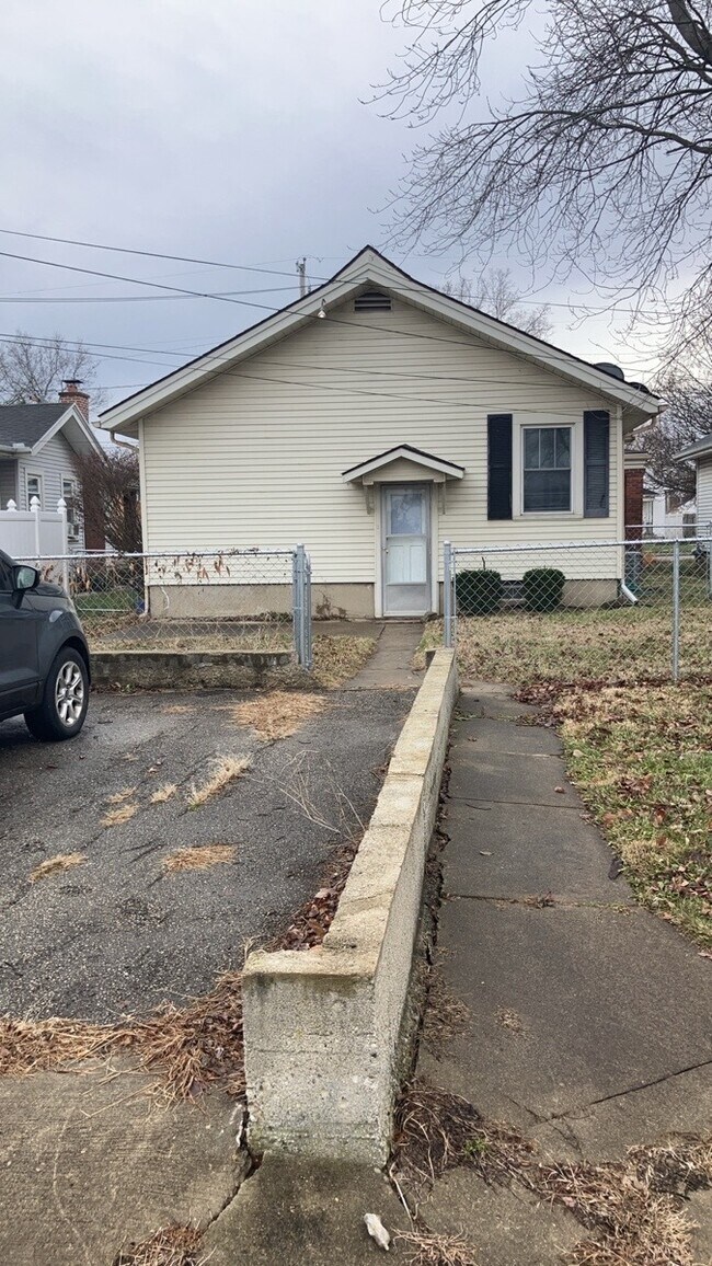 Building Photo - 908 Watervliet Ave