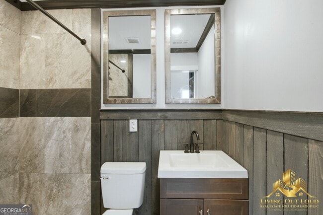 Building Photo - 1439 Westridge Rd SW