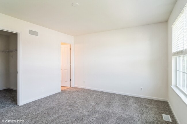 Building Photo - 69 Melrose Ct
