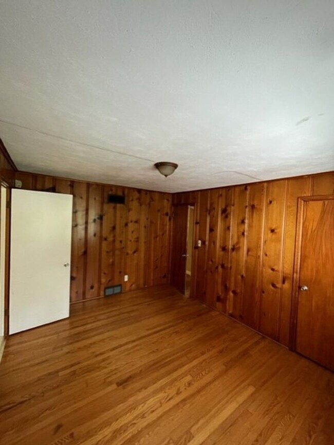 Building Photo - 3 Bed 2 Bath in Phelps Grove