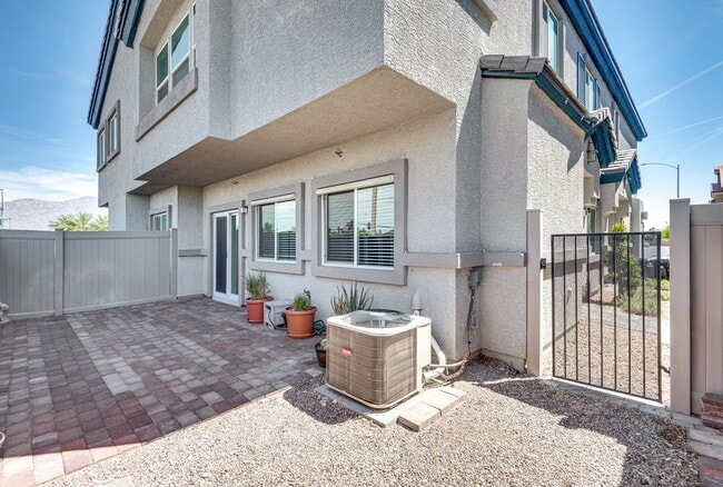 Building Photo - Modern Two-Story Townhome with Community A...