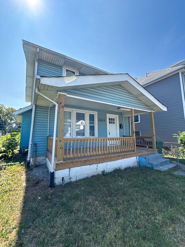 Building Photo - Move-In Ready 3 Bedroom Home w/ Fresh Pain...