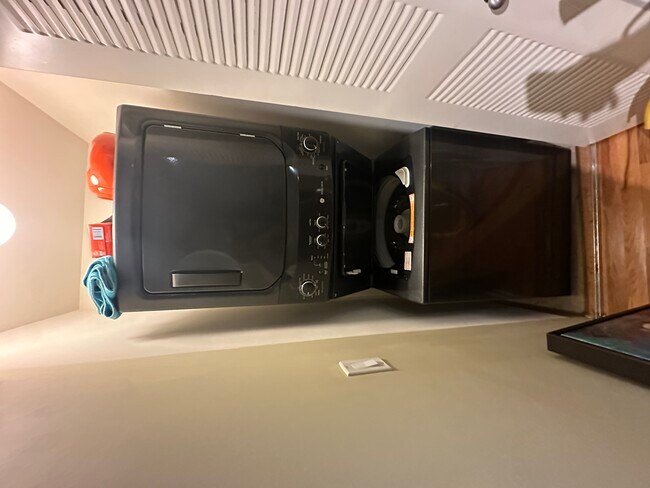 Building Photo - 1151 W 14th Pl