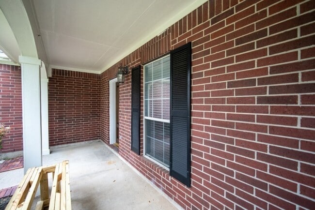 Building Photo - 2322 Cool Springs Ln