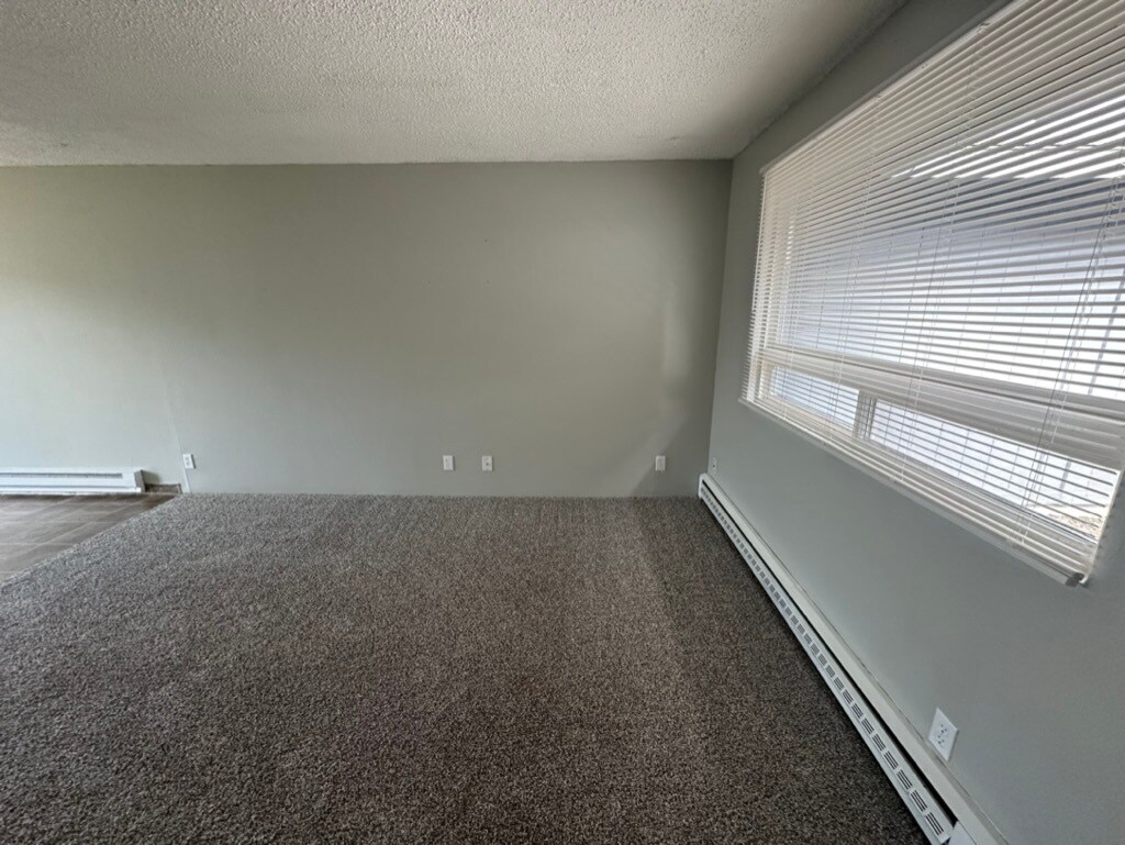 Building Photo - 226 W 21st Ave