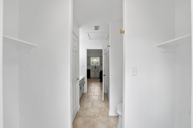 Building Photo - 12322 Royal Lake Dr