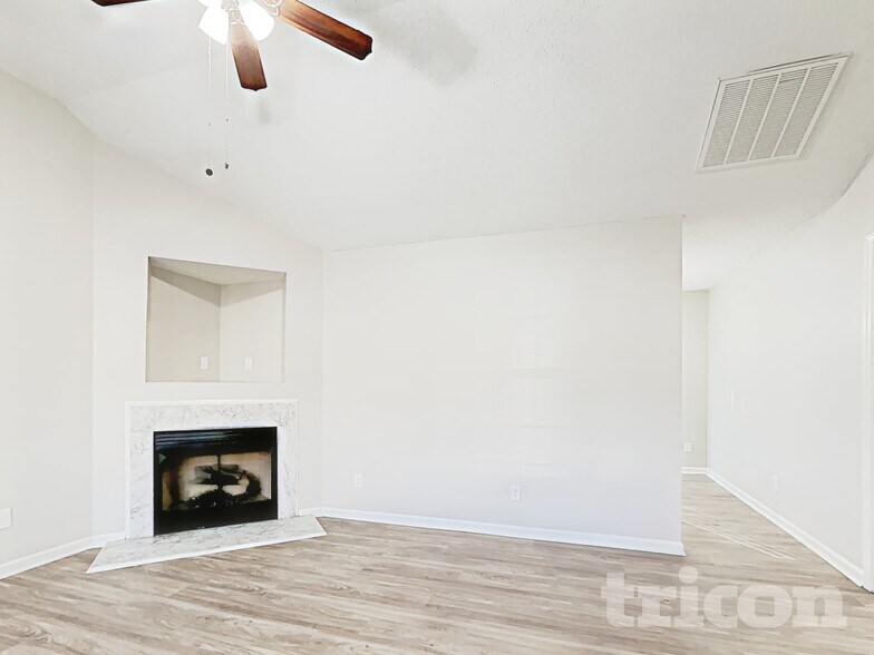 Building Photo - 9408 Northwoods Forest Dr