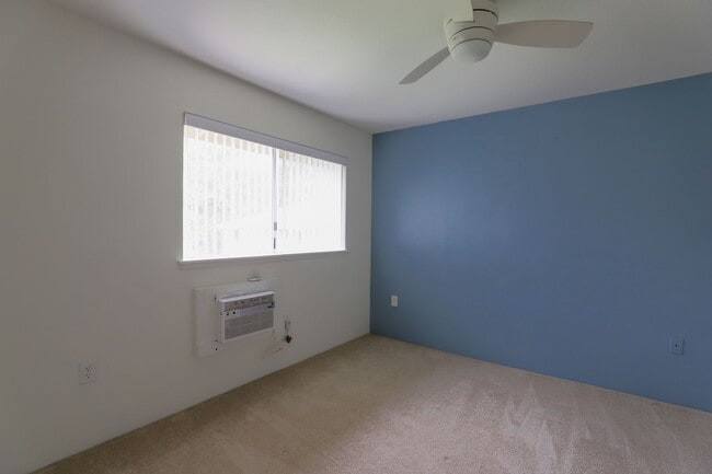 Building Photo - Rarely Available !  Beautiful 3-Bedroom Corner Unit – Pet Friendly & Spacious!