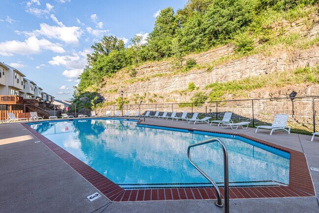 Building Photo - 7277 Charlotte Pike