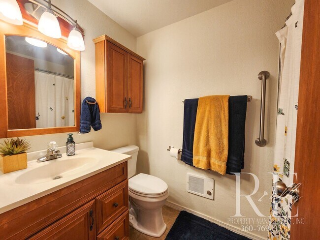 Building Photo - Earthy Warm and Inviting 3-Bd Rambler