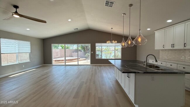 Building Photo - 16222 S 34th Way