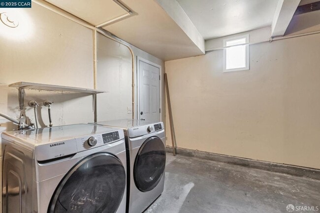 Building Photo - 558 Marlin Ct