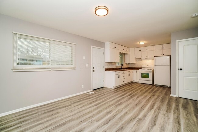 Building Photo - 608 Palace Ln