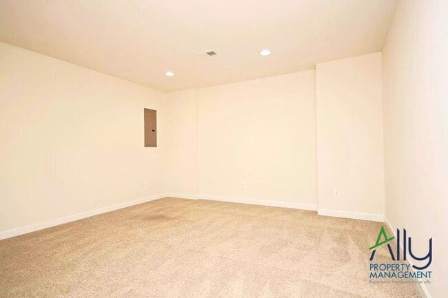 Building Photo - 1610 Kempton Pl