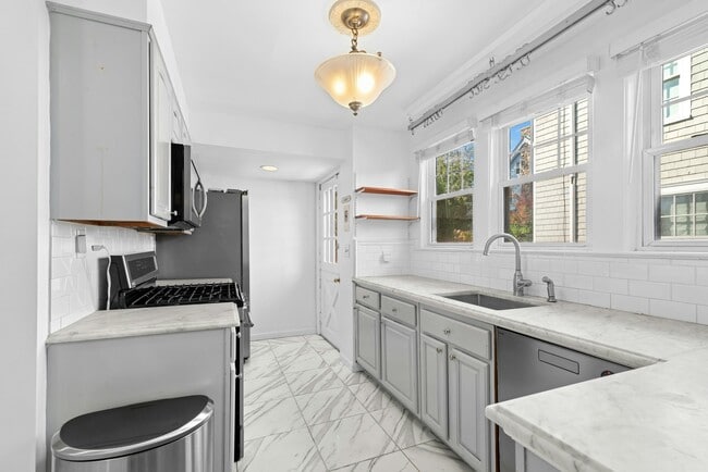 Building Photo - 2630 Boston Post Rd