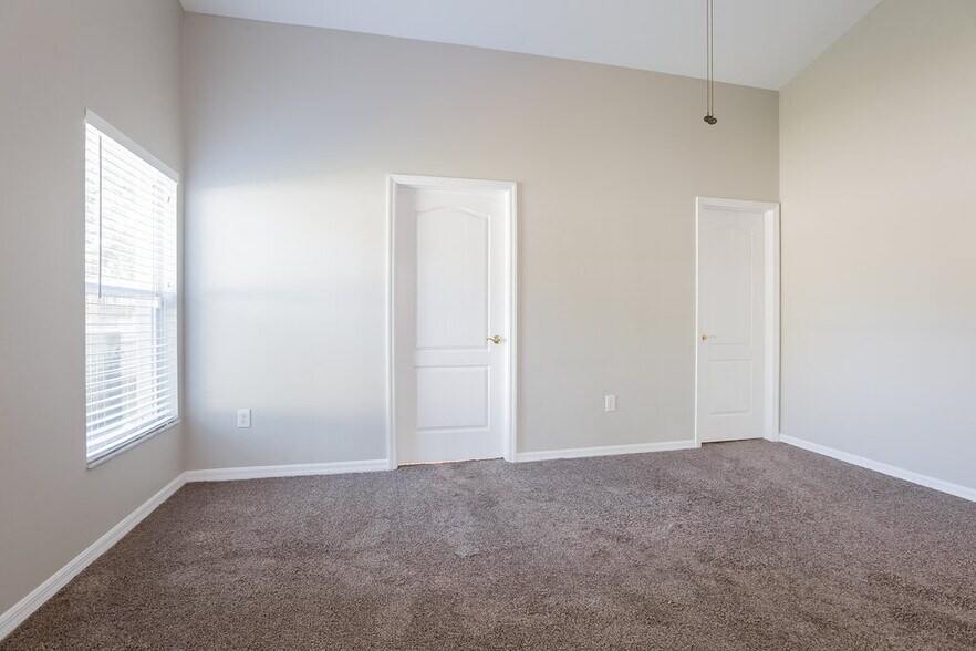 Building Photo - 9306 Hidden Water Cir