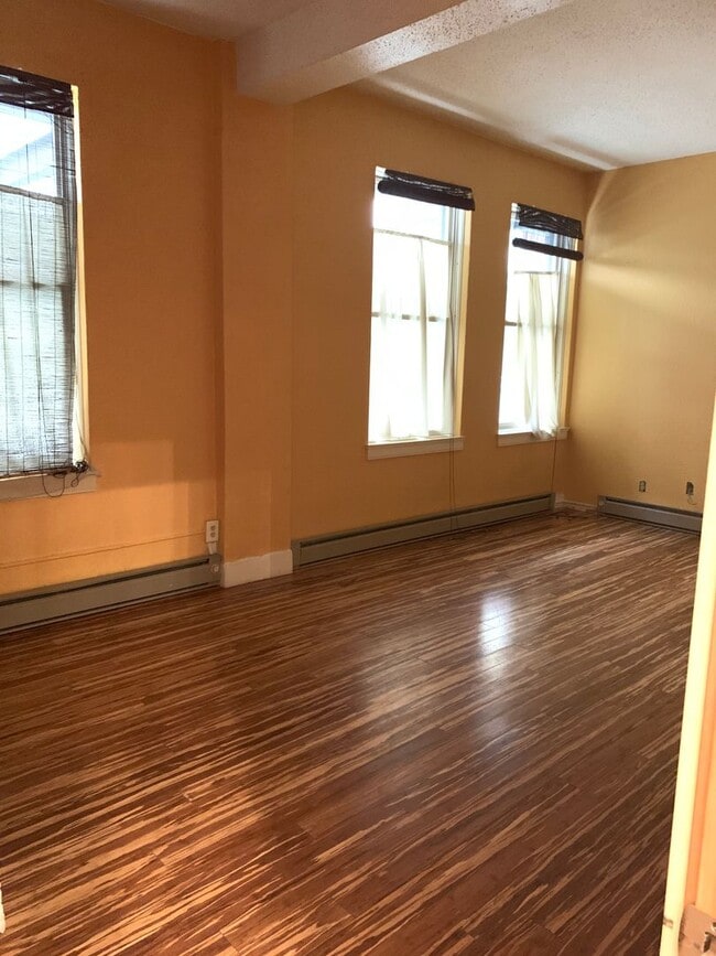 Building Photo - Two bedroom in the Placer downtown-dog neg...