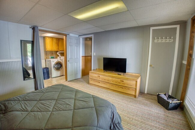 Building Photo - Monthly Waterfront Cabin with Slip