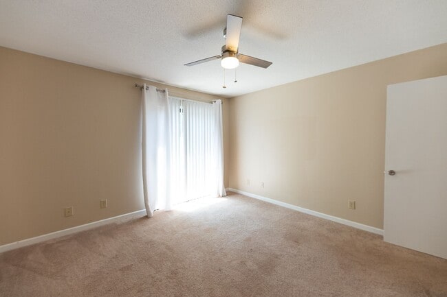 Building Photo - 185 Forest View Dr