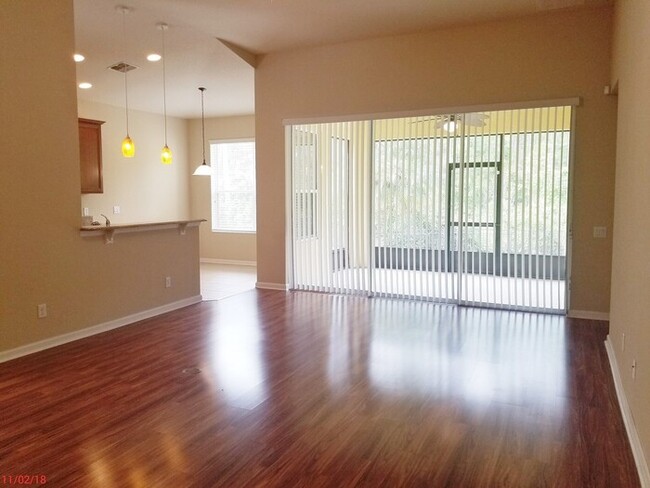 Building Photo - Beautiful 3/2 Spacious Home with a Screene...