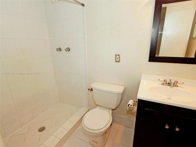 Building Photo - 8650 SW 109th Ave