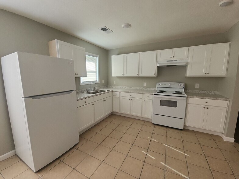 Building Photo - 43 Foxlea Dr