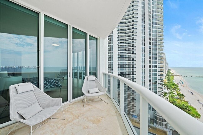 Building Photo - 15901 Collins Ave