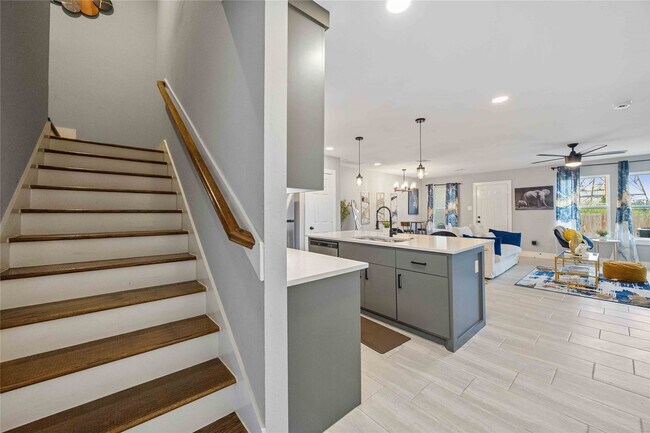 Building Photo - 9941 Lanewell St