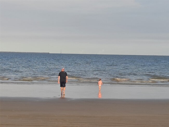 Building Photo - 4910 Charles St