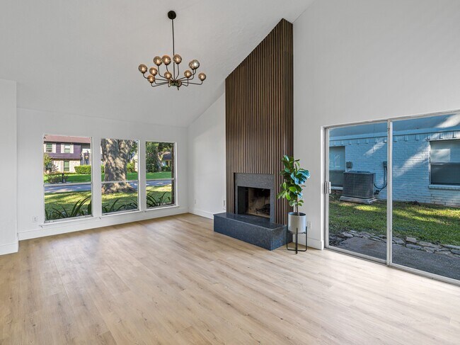 Building Photo - 1306 Briarmead Dr