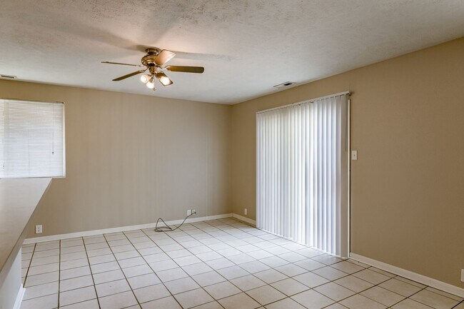 Building Photo - **$500 Move In Credit - SHORT TERM LEASE O...