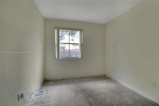 Building Photo - 2711 SE 16th Ave