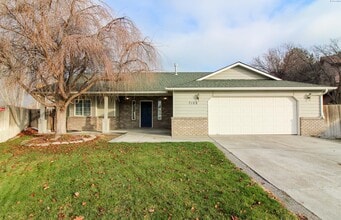 Building Photo - 3 Bed/2 Bath House in West Kennewick