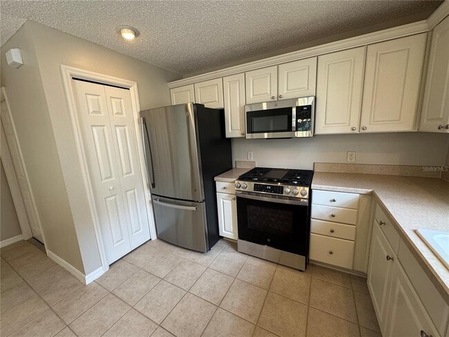 Building Photo - 1556 Conway Ct