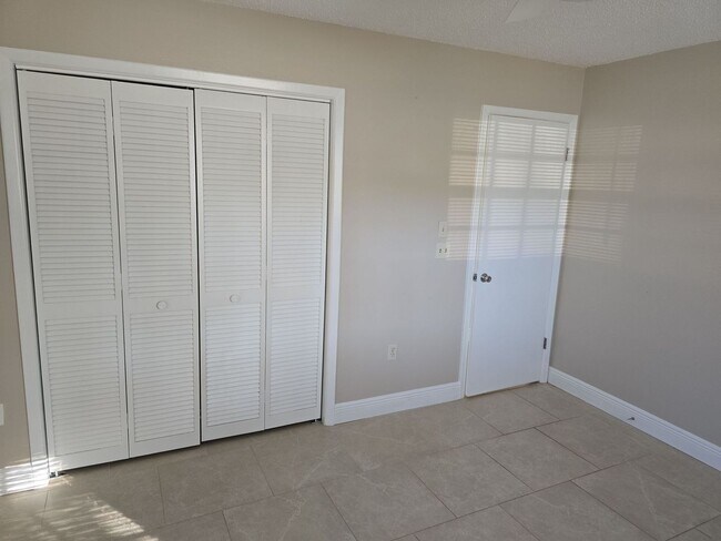 Building Photo - 7251 McGinnes Ct