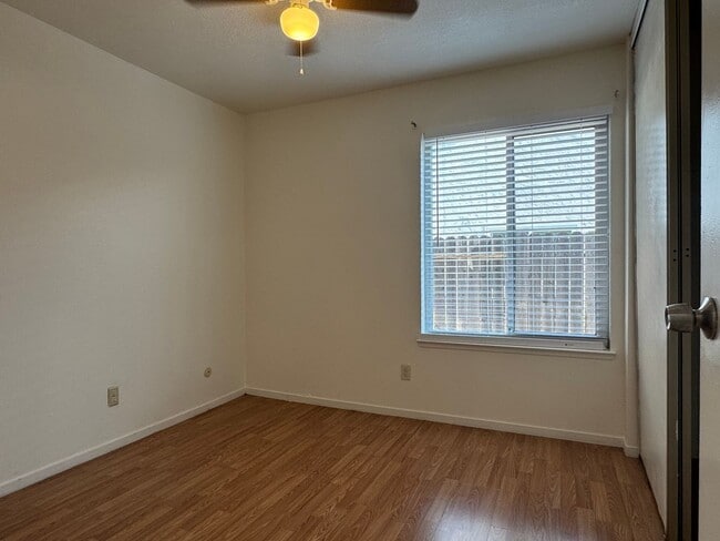 Building Photo - Single story home with low maintenance lan...