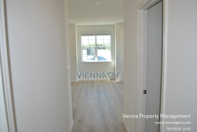 Building Photo - 7076 Auburn Blvd