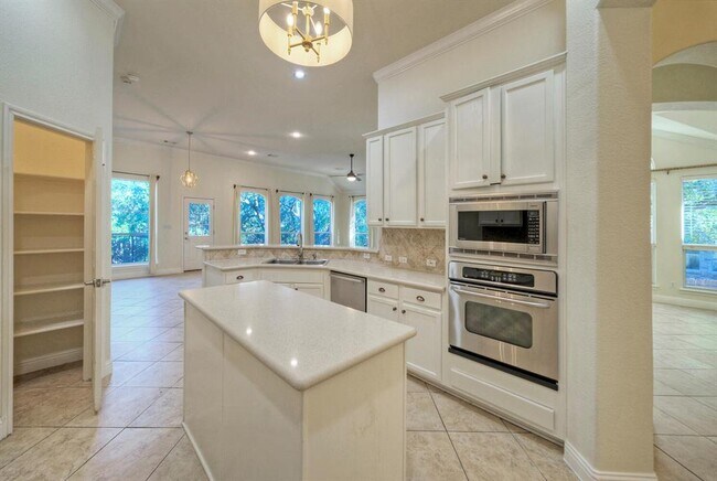 Building Photo - 7216 Via Correto Dr