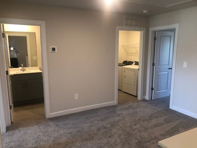 Building Photo - Newer Townhome with 1 Car Garage in Braemar Village! COMING SOON!