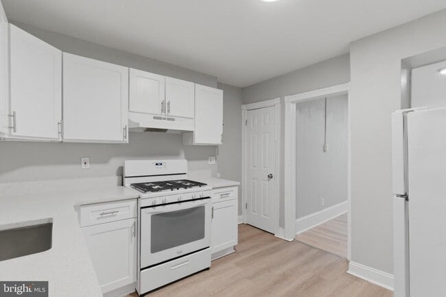 Building Photo - 3836 N Darien St